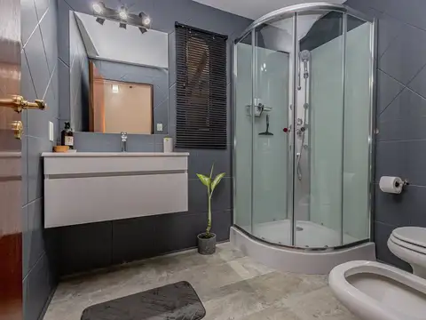 Casa 5 ambientes con 3 baños