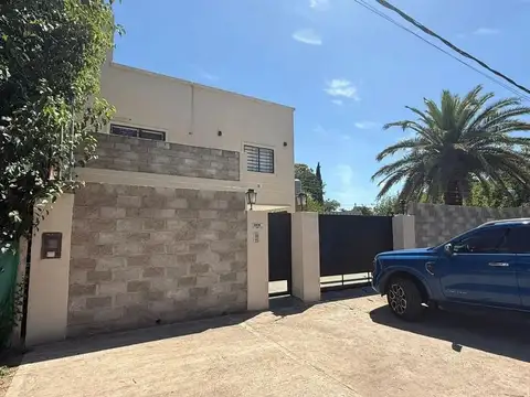 Casa 5 ambientes con pileta en Francisco Álvarez, Moreno