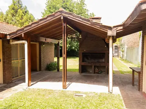 Casa en Venta con 2 cocheras