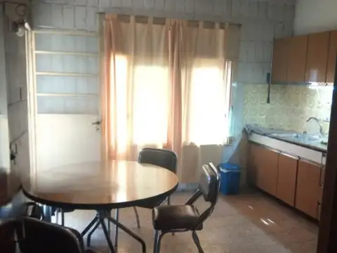 ¡Oportunidad Única de Inversión y Vivienda en Ramos Mejía 