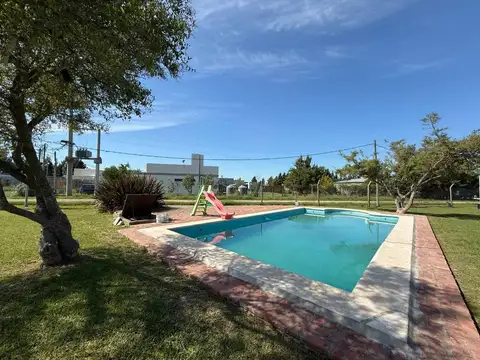 Casa quinta con pileta Los Talas Lote 2.156 m2