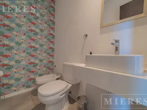 Casa 5 ambientes con 3 baños