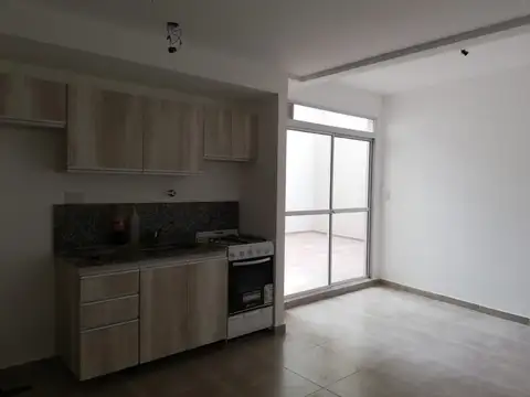 CON PATIO 2 AMBIENTES EN ALQUILER