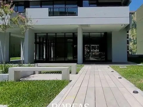 VENTA DE COCHERA MAS BAULERA EN BOEDO