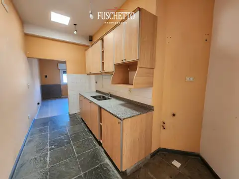 Casa 4 ambientes con 2 baños