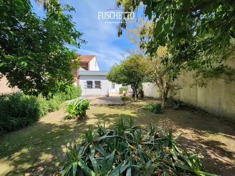Don Torcuato (Gral. Ricchieri 1638 y Chile). Casa 4 amb, Amplio jardín. Lote 479 m².
