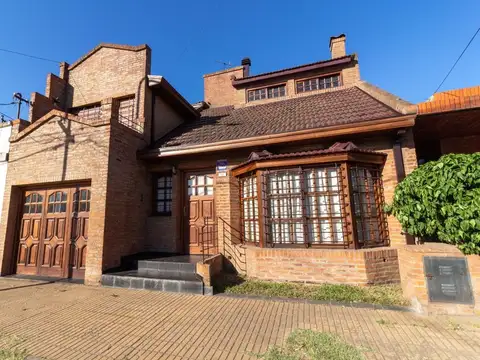 VENTA CASA 4 DORMITORIOS JARDÍN QUINCHO DON BOSCO