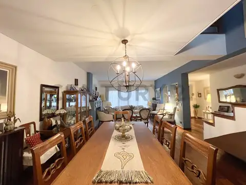 Casa de 4 Dormitorios con parrilla, jardin y pileta