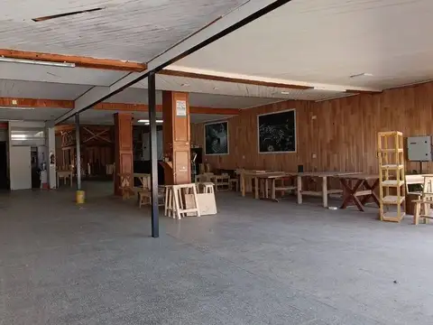 Galpón/Local comercial en alquiler.