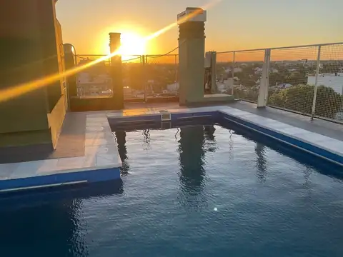 VENTA Semipiso 4 ambientes con cochera y pileta