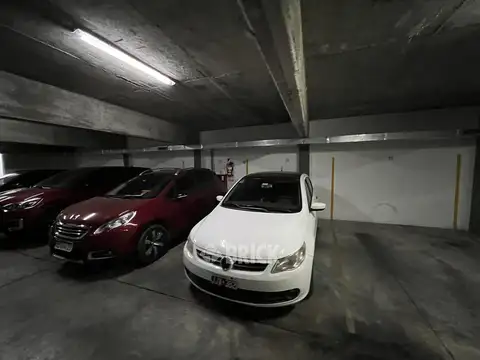 COCHERA FIJA CUBIERTA N° 27 EN AV. JUAN DE GARAY AL 3700 (HAY OTRAS)