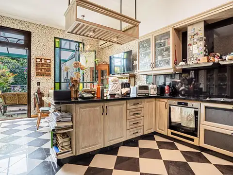 Venta Casa 5 Ambientes con Jardín y Cochera - Villa Devoto