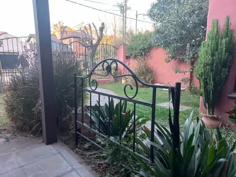 Hermosa casa con 4 habitaciones en venta, General Las Heras