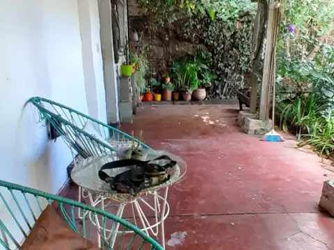 Propiedad con amplio Jardin 