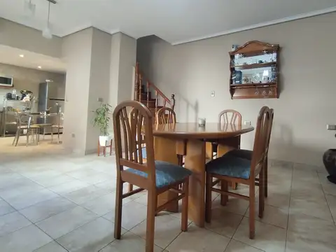 Casa 6 ambientes con 3 baños