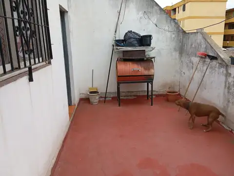 RETASADO  - ATENCIÓN INVERSORES: 13 COCHERAS + LOCAL COMERCIAL +  CASA EN PLANTA ALTA.