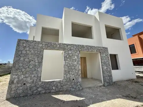 Casa en Venta con 4 cocheras