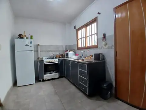 Casa 3 ambientes con 2 baños