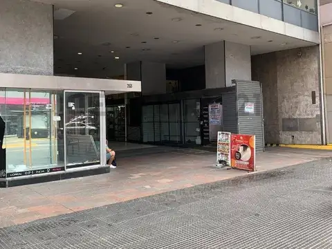 Venta amplia cochera Av Corrientes a dos cuadras Obelisco