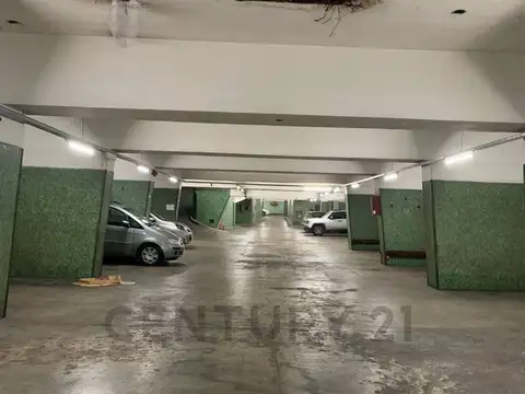 Venta amplia cochera Av Corrientes a dos cuadras Obelisco