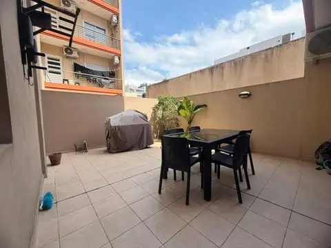 PH 2 ambientes en venta Montecastro con patio