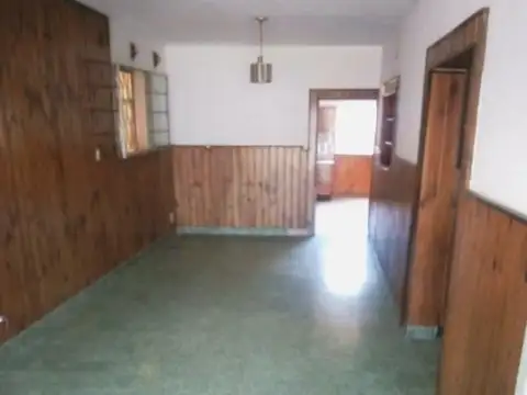 Ocampo 5600, casa 2 dormitorios, amplia propiedad.