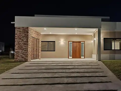 CASA 4 AMB. Y ESCRITORIO A ESTRENAR