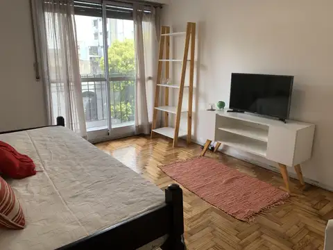 2 ambientes con balcón en Monserrat