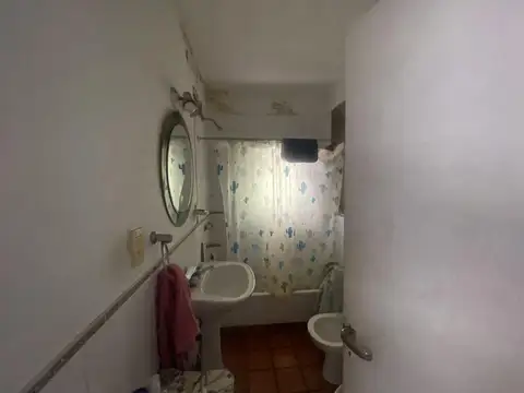 Venta en bloque de local y dos PH en Belgrano R