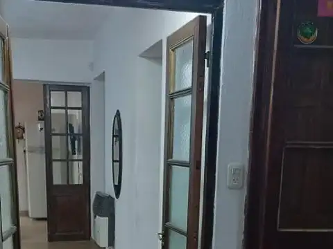 Casa en Esquina 2 dormitorios y Garaje . VENTA O PERMUTA