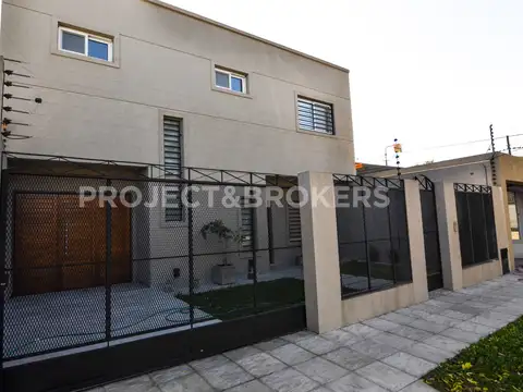Maravillosa casa en venta en Castelar Norte
