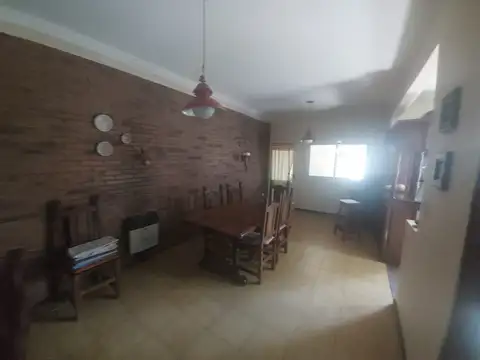 Casa en Venta con 3 cocheras