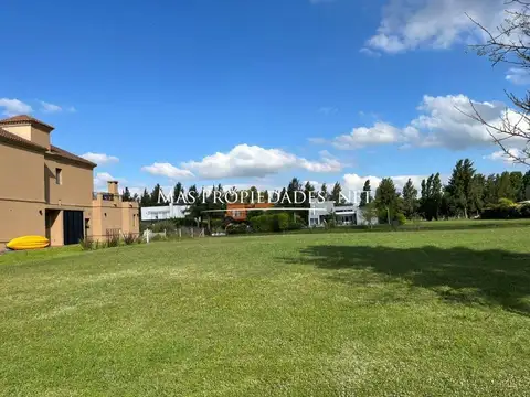 Terreno en Venta 20  mts Fondo