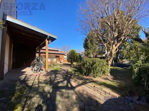 Casa en Venta con 3 cocheras