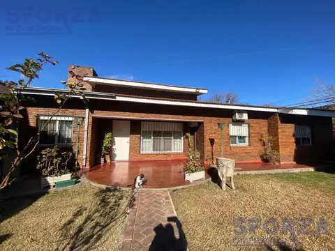 Venta casa sobre dos lotes