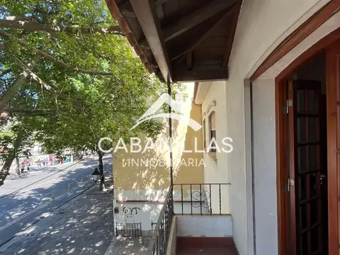 Casa 12 ambientes con 2 baños