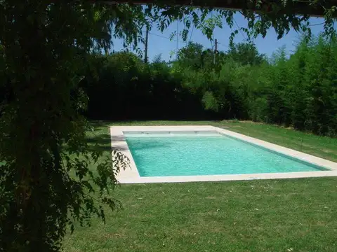 Casa 7 ambientes con 2 baños