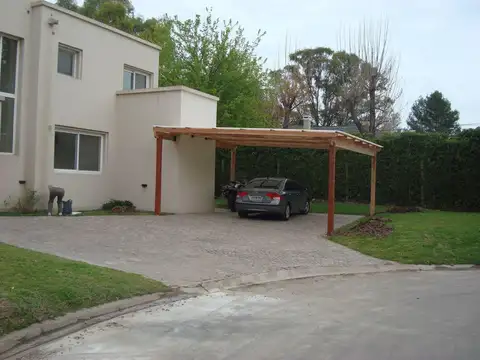 Casa en Alquiler de 3 dormitorios