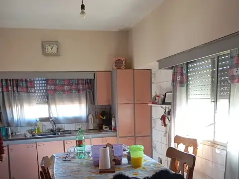 Casa 5 ambientes con 2 baños