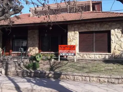 Casa 5 ambientes con 3 baños