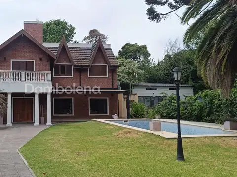 Casa Chalet  en Alquiler en Parque Leloir, Ituzaingó