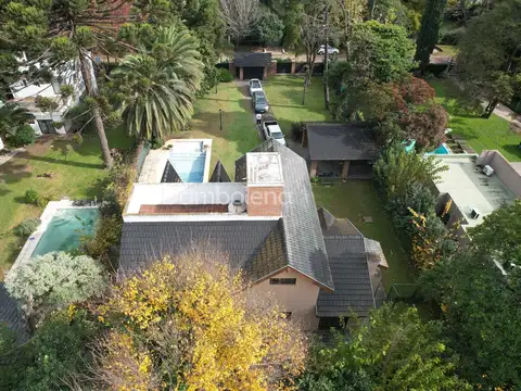 Casa Chalet  en Alquiler en Parque Leloir, Ituzaingó