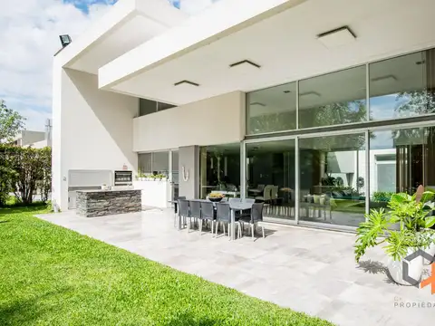 Miraflores Funes Hills