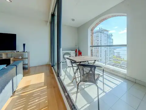 Av Candido Carballo 200, Piso 5