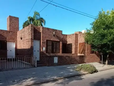 CASA EN VENTA EN PERGAMINO EN ZONA CENTRICA