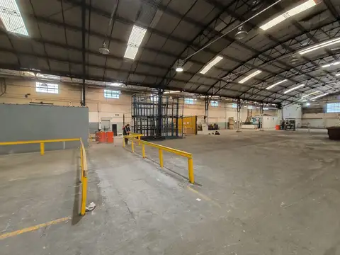 Edificio industrial de 7500m2 en San Martin