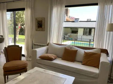 Casa en Alquiler Temporario en San Isidro, Boulogne Sur Mer - 8 Ambientes