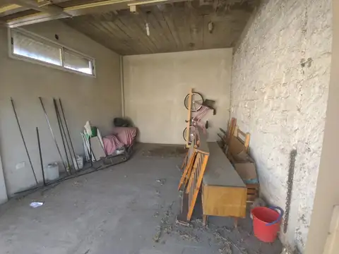 Terreno con dos locales comerciales en venta en G. de Laferrere