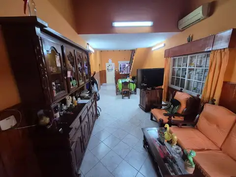 Casa 4 ambientes con 5 baños