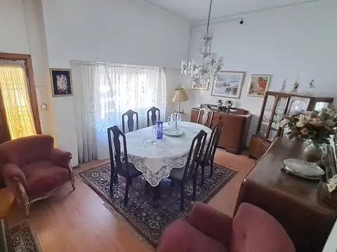 AMPLIA CASA CON JARDIN Y TERRAZA - AVELL CENTRO